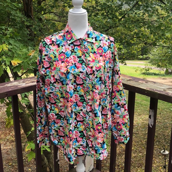 GAP Tops - Women’s Gap Floral designed button down medium